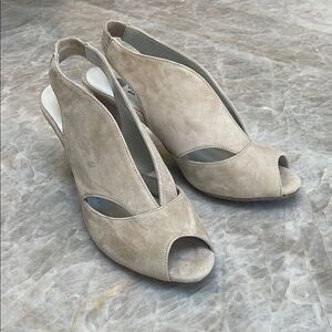 Eric Michael Light Beige Genuine Suede Sandals.  Gorgeous!  Never Worn!